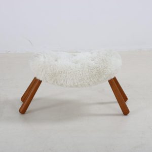 Clam Ottoman Reproduction