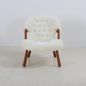 Arctander Clam Chair Snow White Real Sheepskin